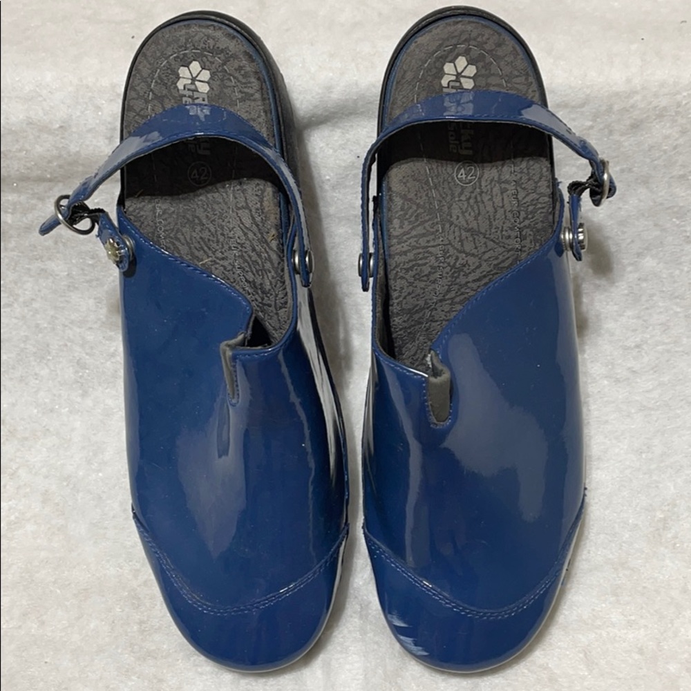 Women’s clogs